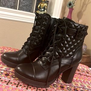 New GBG Los Angeles Guess Women’s Black heeled combat ankle boots goth size 8